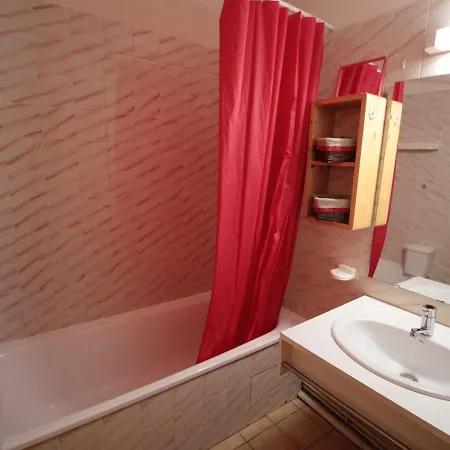 Cosy 4 Pers Au Pied Des Pistes Avec Parking, Balcon, Lave-vaisselle Et Services Additionnels - Fr-1-572-87 Arâches